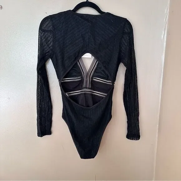 superdown britni deep v bodysuit black sheer panel
Mesh top Revolve XXS - Picture 6 of 8